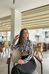 Kadın Zebra Balıkçı Yaka Asimetrik Desenli Bluz (zck0544)