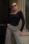 Kadın Siyah Omuz Asimetrik Bodysuit (ZCKSS152)